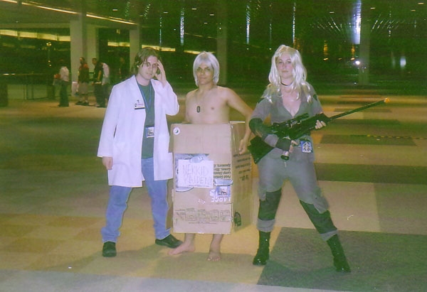 gal/Pics - Otakon 2004/Otacon-NekkidRaiden-Wolf.jpg